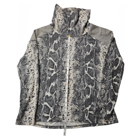 Cable & Gauge Black and White Snake Print Cowl Neck Turtleneck Sweater - Picture 7 of 14